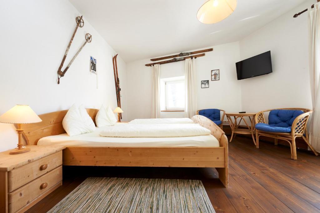 Hotelchen Doellacher Dorfwirtshaus Grosskirchheim Room photo